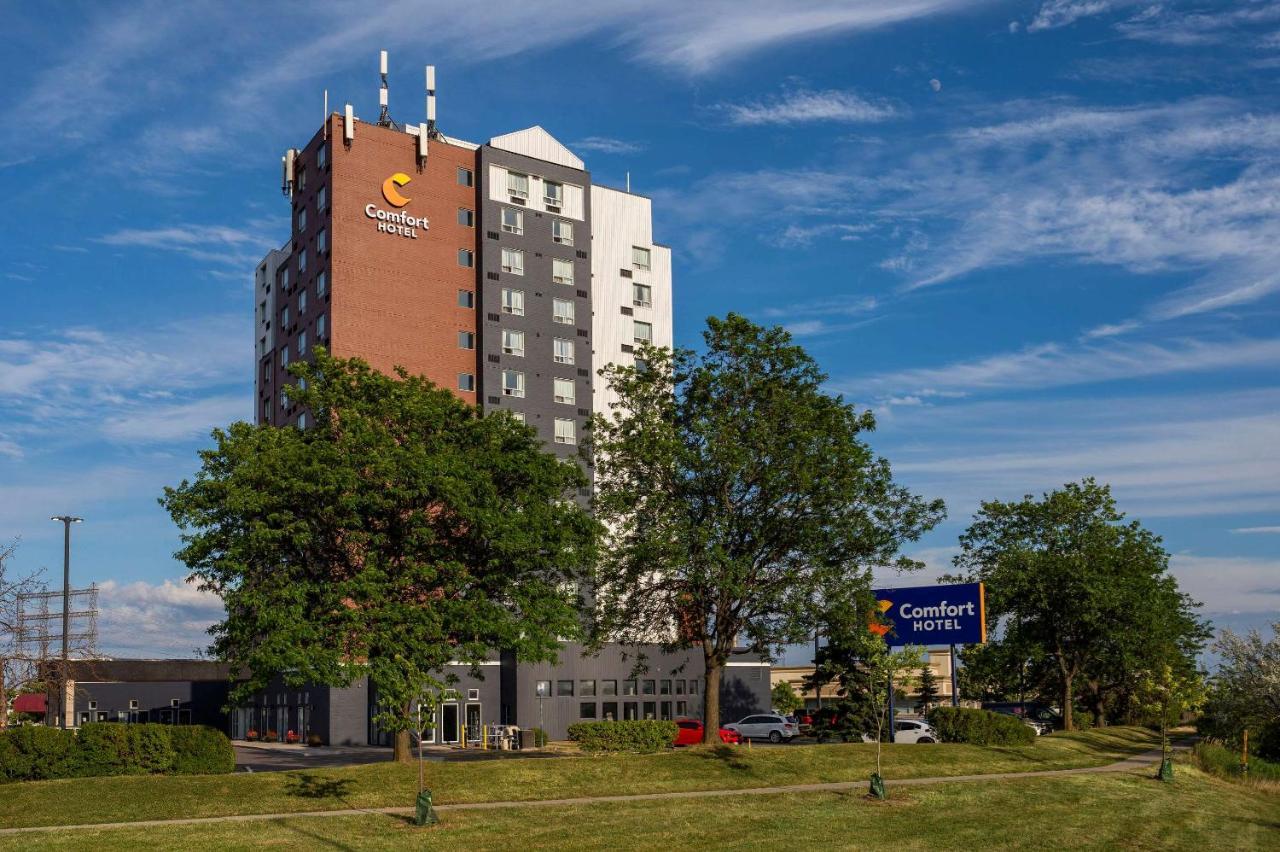 Comfort Hotel Airport North Toronto Exterior photo