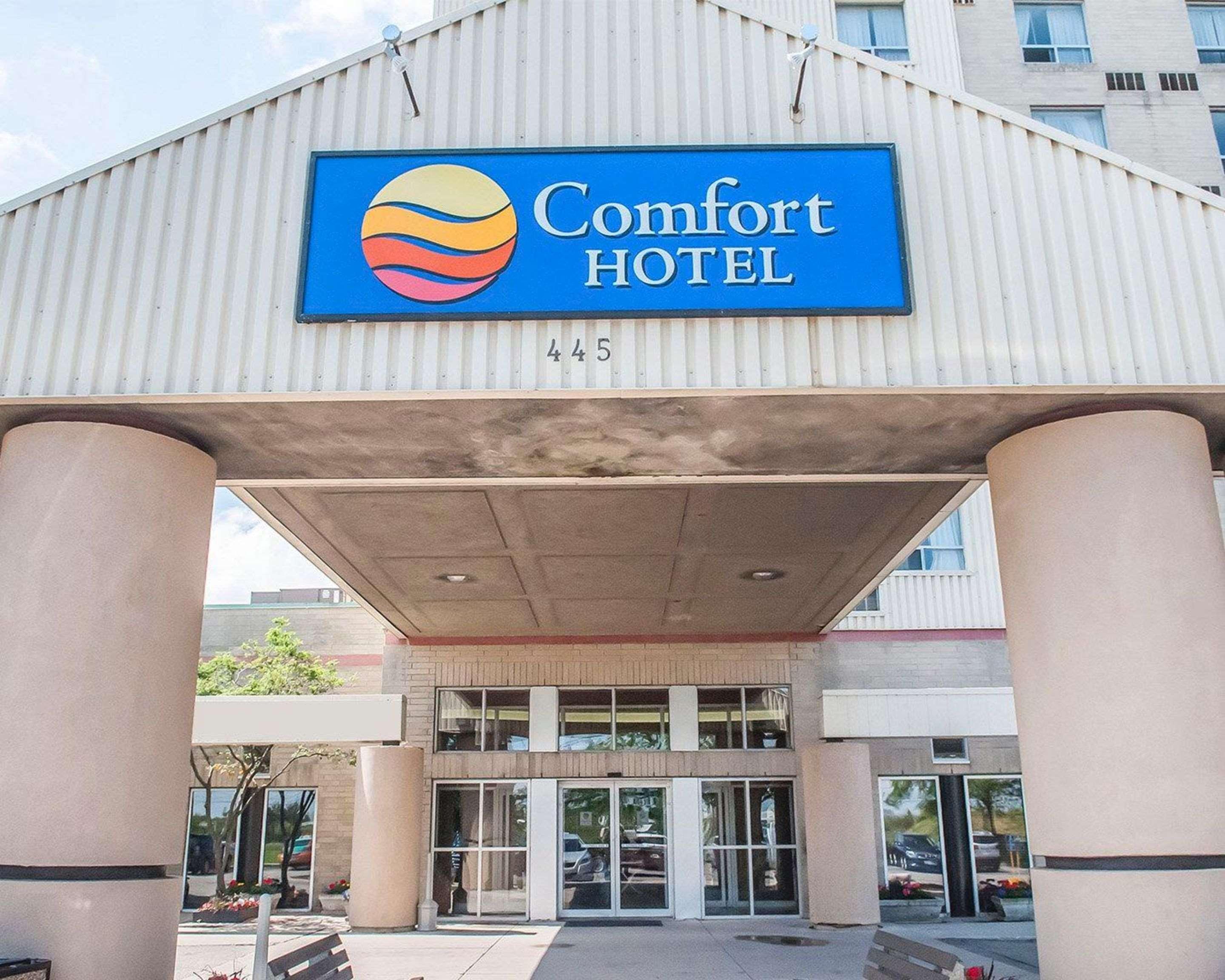 Comfort Hotel Airport North Toronto Exterior photo